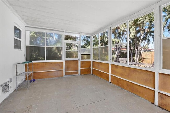 Building Photo - 642 SW 11th St