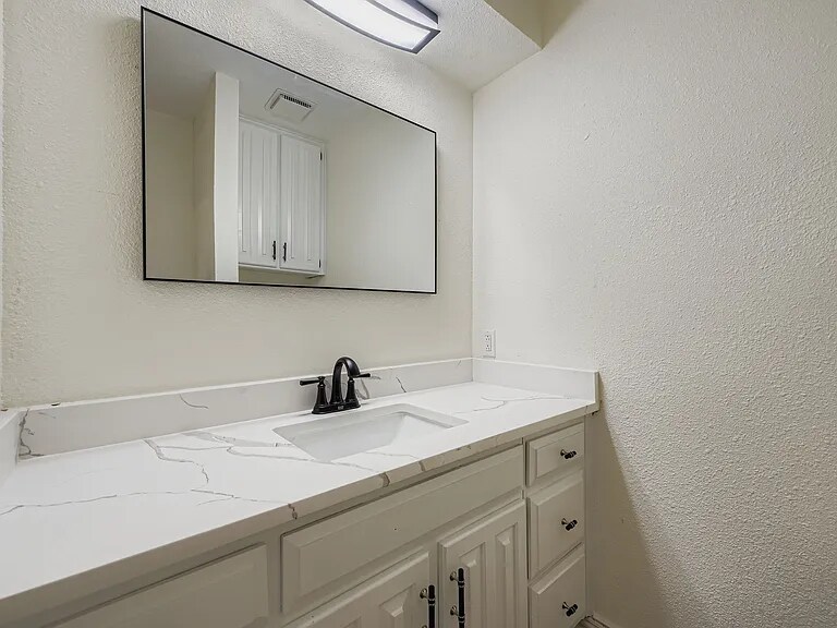 Building Photo - 4121 Chestnut St