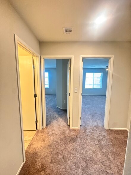 Building Photo - 4018 White Opal St