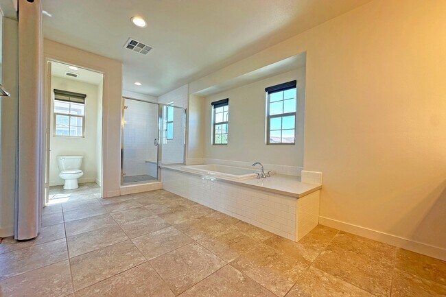 Building Photo - 1635 Faldo Ct