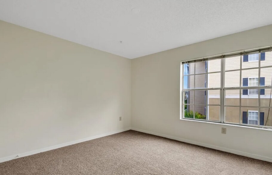Building Photo - 4280 Summer Landing Dr