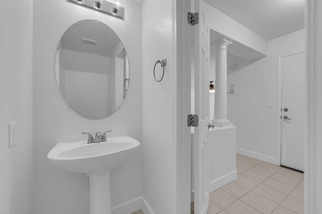 Building Photo - Large 3 bedroom, 2.5 bath house/ New Upgrades