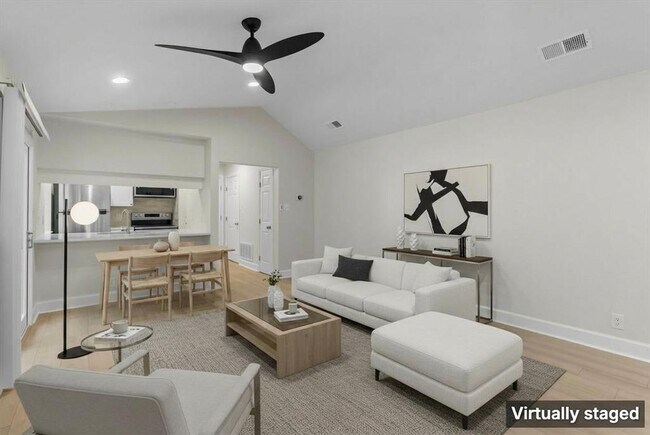 Building Photo - 2215 Post Rd