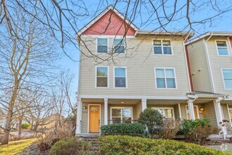 Building Photo - 3Bd/2.5Ba Seattle Townhouse