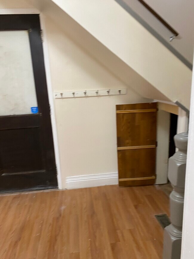 Building Photo - 127 Selye Terrace