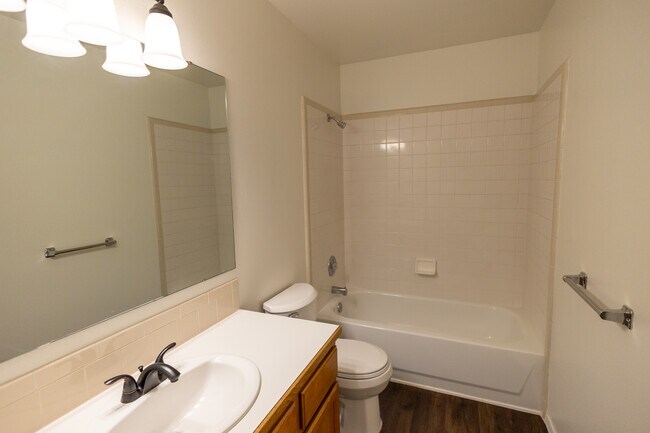 Building Photo - 164 S Silverwood Way