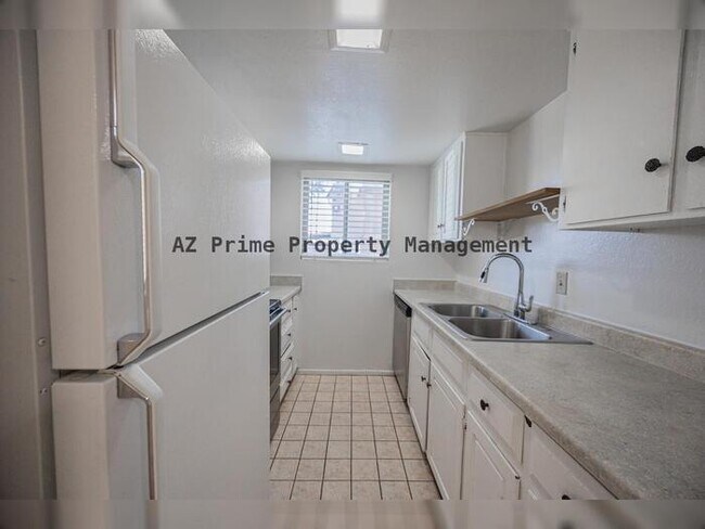 Building Photo - 7126 N 19th Ave