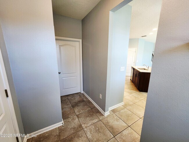 Building Photo - 99 Bush Pl