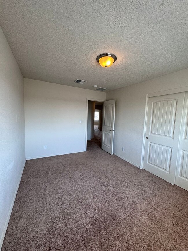 Building Photo - 4 bed home available now!