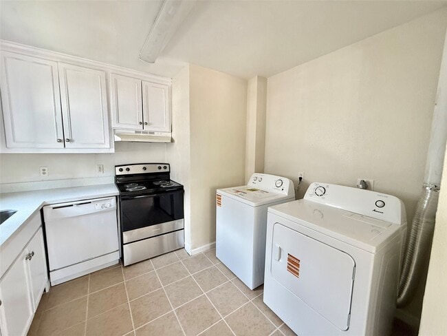 Building Photo - 3910 Hoffman St