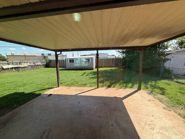 Building Photo - 3 Bed, 2 Bath in Del City