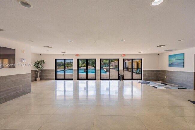 Building Photo - 4164 Inverrary Dr