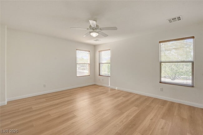Building Photo - 10808 Wallflower Ave