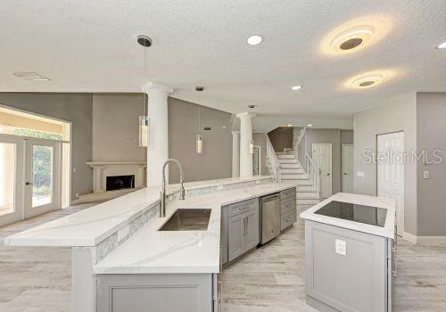 Building Photo - 1648 Bayshore Dr