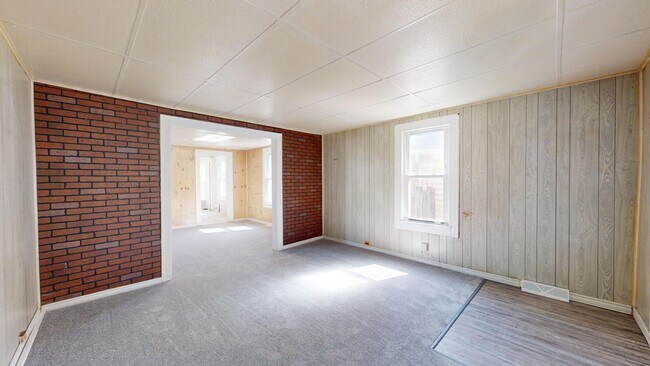 Building Photo - 3123 W 58th St
