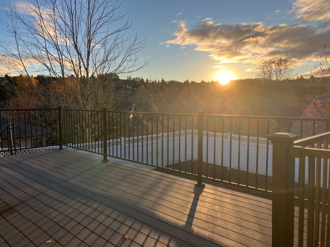 Building Photo - Updated Three Bedroom Home in West Salem