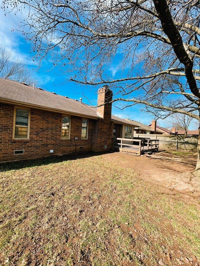 Building Photo - Southwest Springfield - Kickapoo High
