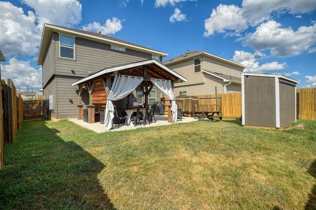 Building Photo - 205 Driftwood Ln