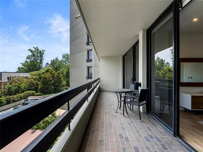 Building Photo - 2660 Peachtree Rd NW