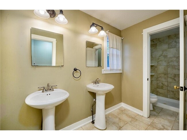 Building Photo - 2327 Cole Ave SE