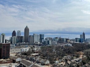 Building Photo - Spacious 2 Bedroom Corner Unit in Sought After Luxurious Highrise