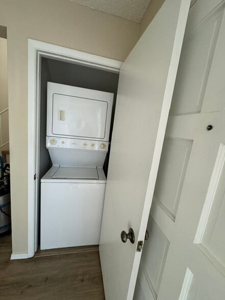 Building Photo - 1020 Willow Tree Dr