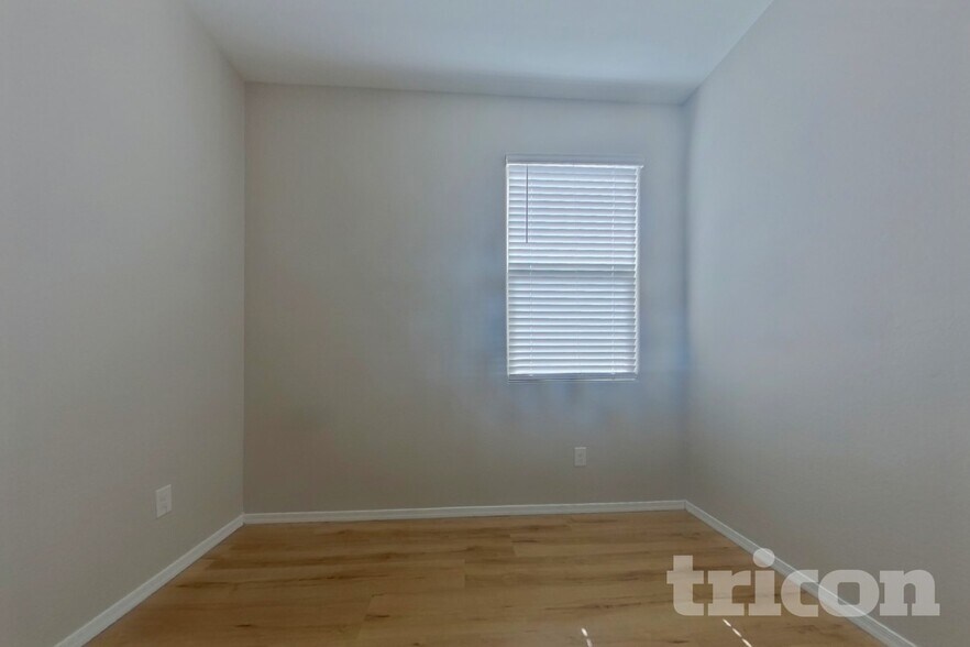 Building Photo - 31062 W Mulberry Dr