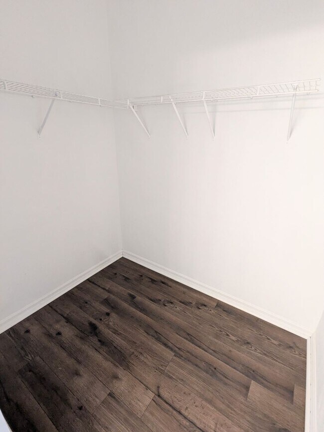 Building Photo - Welcome to Your Next Home in Port Orange!