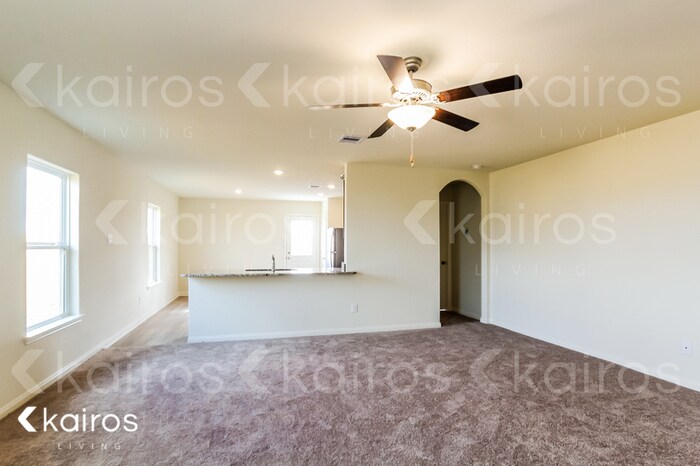 Building Photo - 5906 Sapphire Lagoon Rd
