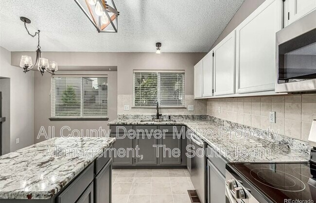 Building Photo - 10172 Woodrose Ln