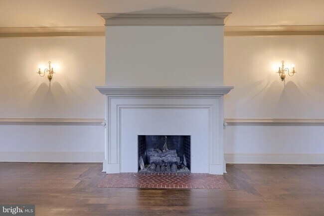 Building Photo - 226 E Caracas Ave