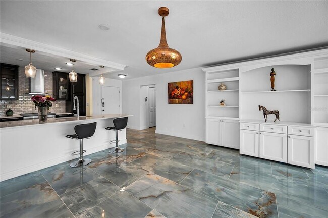 Building Photo - 100 Bluff View Dr