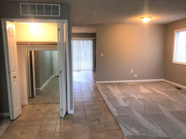 Building Photo - 448 Independence Ln