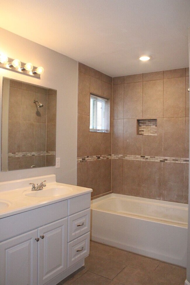 Building Photo - Meadow Brook
