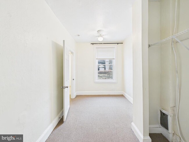 Building Photo - 1825 Carlton St