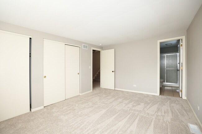 Building Photo - 1329 Stonegate Rd
