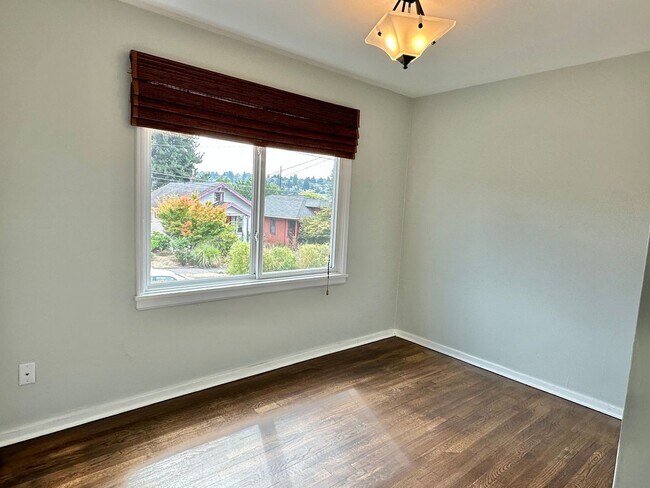 Building Photo - Beautiful 3 Bedroom home in desirable Ball...