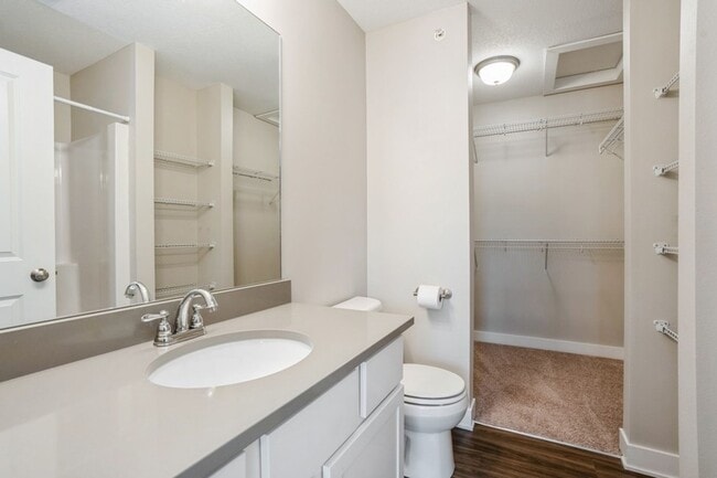 Building Photo - TERRIFIC LOCATION!!  2 Bedroom, 2 Bathroom Townhome in Ankeny