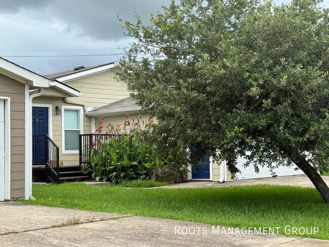 Building Photo - 15706 Clarke Springs Dr