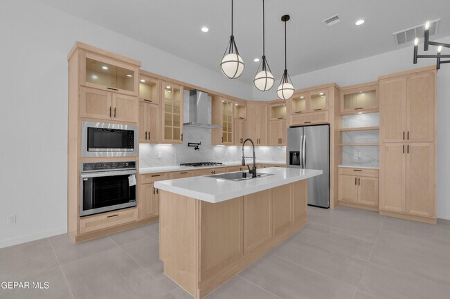 Building Photo - 12825 Middlesbrough Ave
