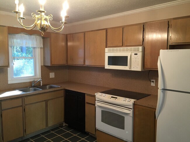 Building Photo - Pet Friendly! Three-bedroom Duplex Ranch Home in Surfside Beach! East of 17!