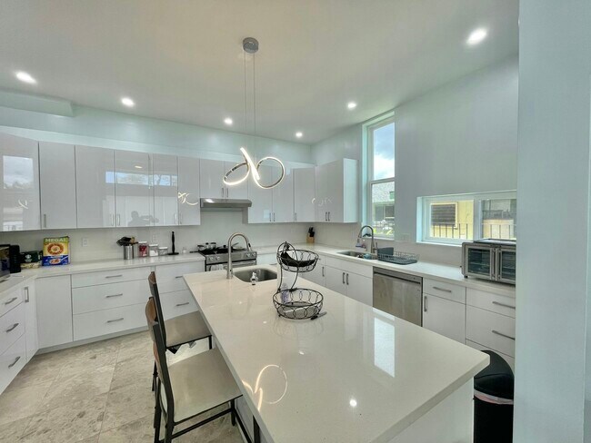 Building Photo - 87-1450 Farrington Highway, Unit Ocean side