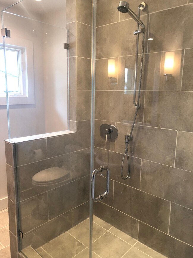 Building Photo - 394 Cresta Vista Dr