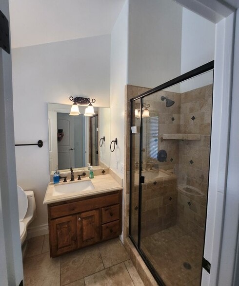 Building Photo - 872 Wild Rose Cir