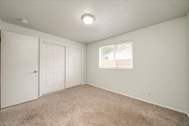 Building Photo - Desirable SE Boise Home Minutes From BSU!