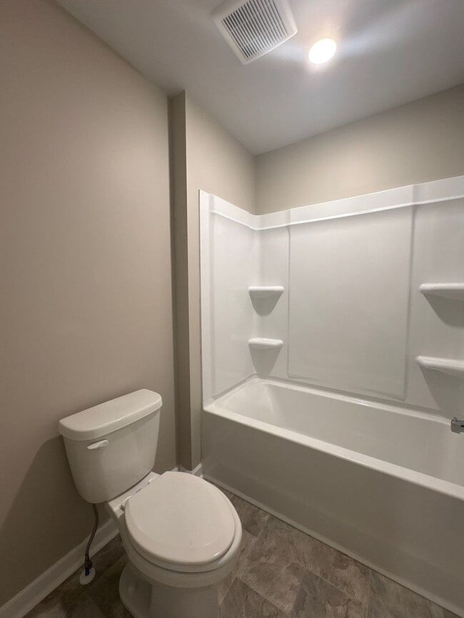 Building Photo - 4 Bedroom, 2.5 Bath and 2 Car Garage in Hartmann Crossing!