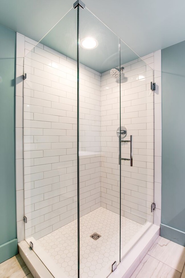 Building Photo - 2620 Hanover Ave