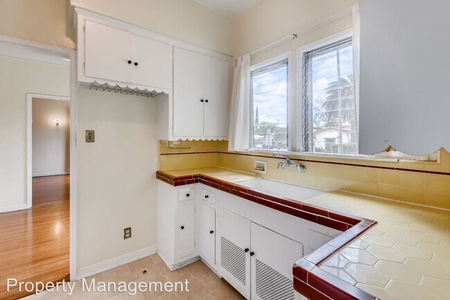 Building Photo - 438 N Vista St