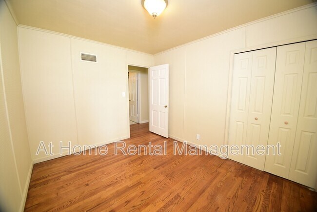 Building Photo - 2513 S Sandusky Ave