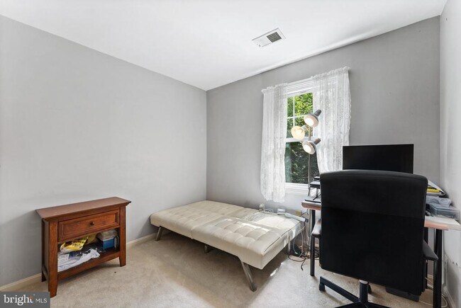 Building Photo - 8000 Sandburg Ct